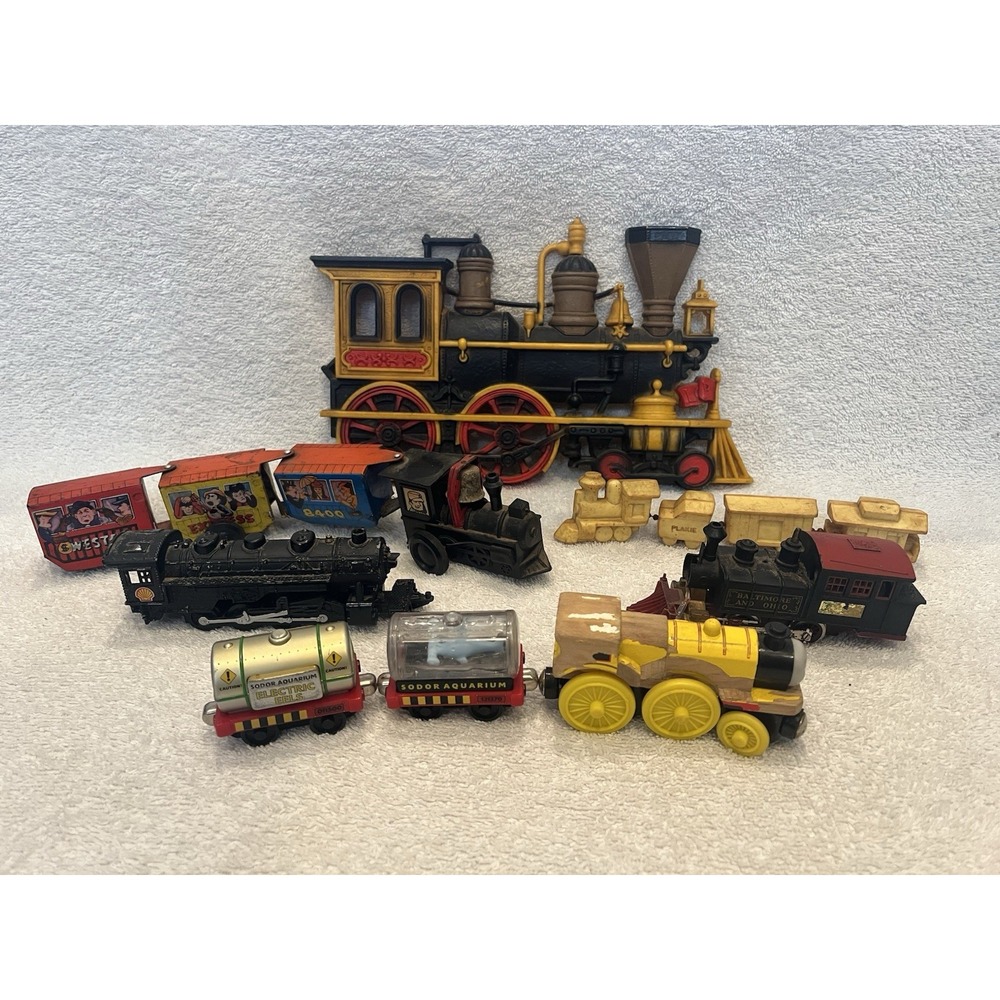 Vintage Toy Train Lot Plakie Thomas The Train Wall Plaque USA Wood Tin‎ Plastic